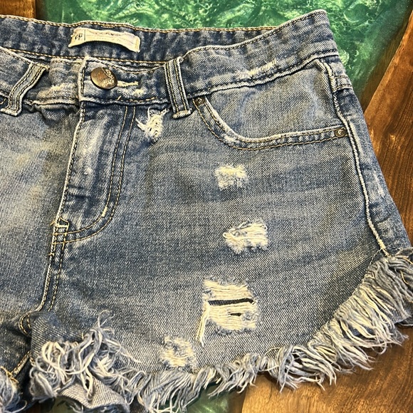 Free People Denim Distressed Women's Blue Jean Shorts, W26, length 11” - Picture 4 of 6